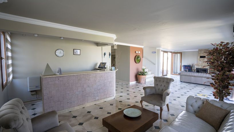 Imagen de los interiores del Ebruli Otel Cunda. Foto 18