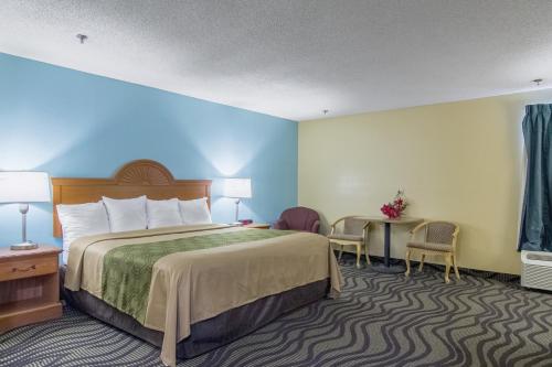 Imagen de la habitación del Econo Lodge Darien. Foto 7