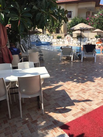 Imagen de la piscina del Eda Hotel. Foto 13