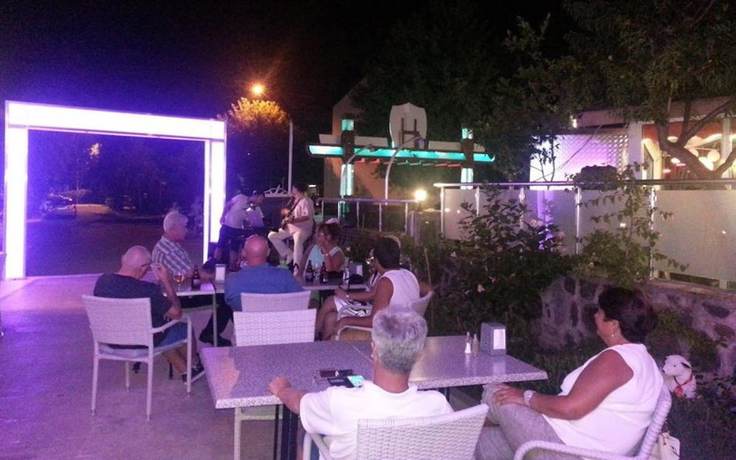 Imagen del bar/restaurante del Eda Hotel. Foto 4