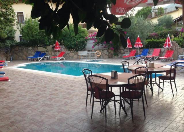 Imagen de la piscina del Eda Hotel. Foto 14