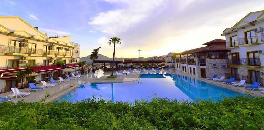 Imagen de la piscina del Edasu Hotels. Foto 18
