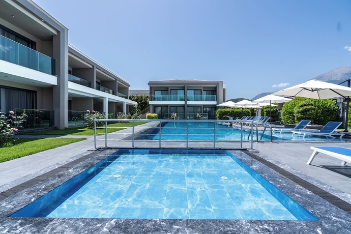 Imagen de la piscina del Edem Apartments, &Ccedil;amyuva. Foto 16