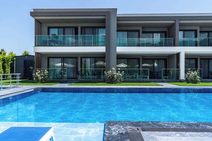Imagen de la piscina del Edem Apartments, &Ccedil;amyuva. Foto 17