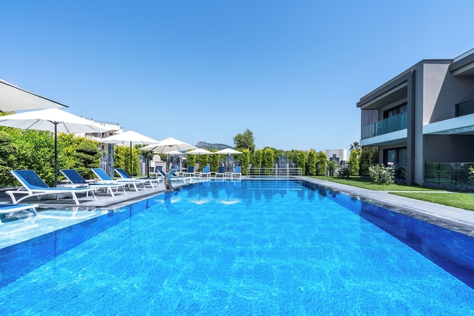 Imagen de la piscina del Edem Apartments, &Ccedil;amyuva. Foto 19