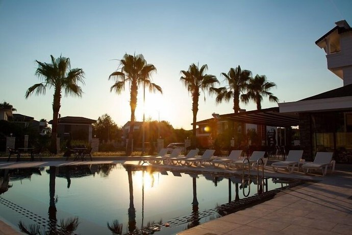 Imagen de la piscina del Edem Flower Hotel. Foto 19