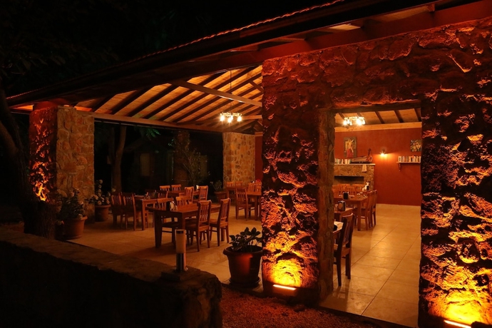 Imagen del bar/restaurante del Eden Bungalows and Beach. Foto 4