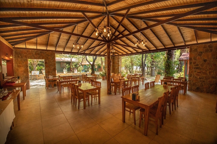 Imagen del bar/restaurante del Eden Bungalows and Beach. Foto 8