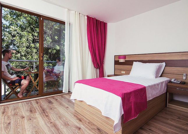 Imagen de la habitación del Eden Pyara Hotel Turunc. Foto 4