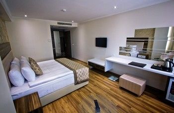 Imagen de la habitación del Edis Premier Hotel. Foto 6