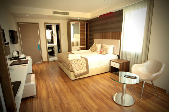 Imagen de la habitación del Edis Premier Hotel. Foto 7