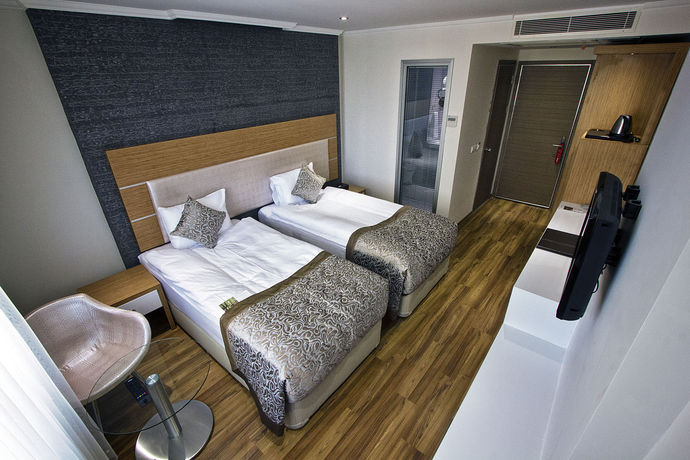 Imagen de la habitación del Edis Premier Hotel. Foto 15