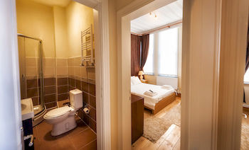 Imagen general del Educa Suites Balat. Foto 1