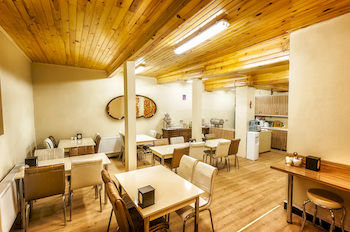 Imagen general del Educa Suites Balat. Foto 9