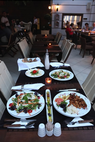 Imagen del bar/restaurante del Efe Hotel Edirne. Foto 6