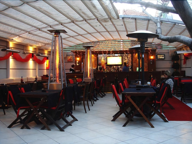 Imagen del bar/restaurante del Efe Hotel Edirne. Foto 10