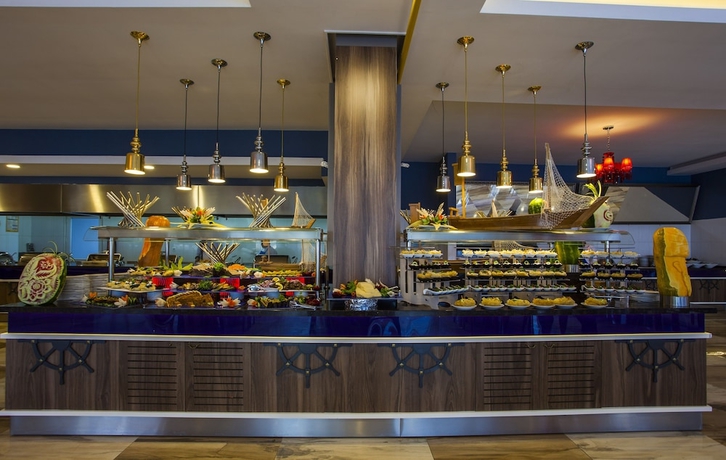Imagen del bar/restaurante del Eftalia Marin Resort Hotel. Foto 4