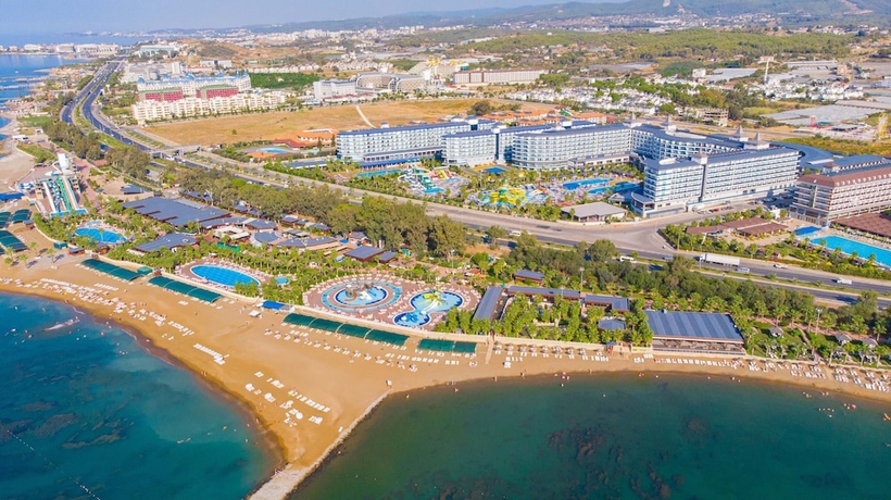 Imagen de los exteriores del Eftalia Marin Resort Hotel. Foto 11