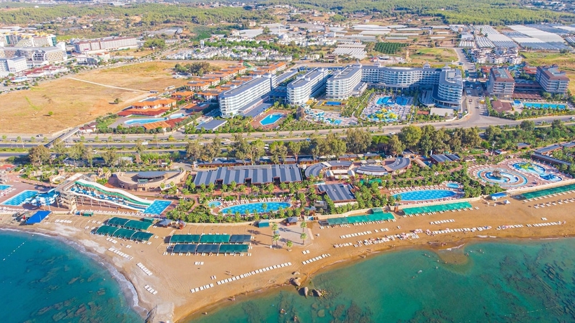 Imagen de los exteriores del Eftalia Marin Resort Hotel. Foto 13