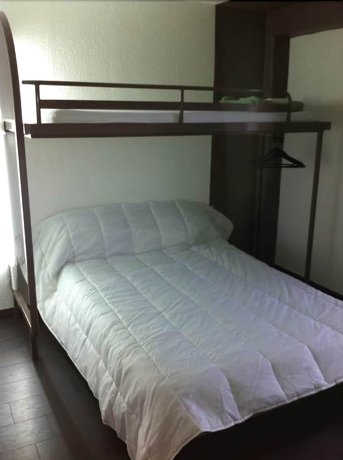 Imagen de la habitación del Egg Hotel Sevran. Foto 15