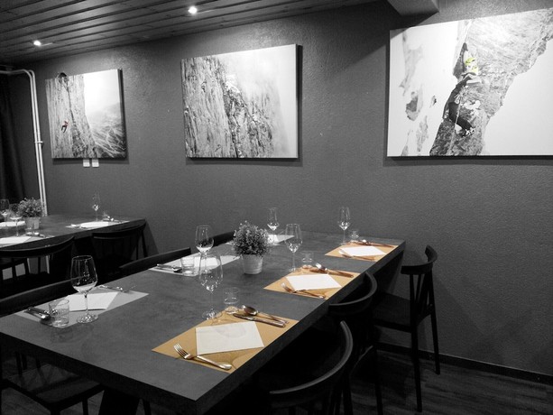 Imagen del bar/restaurante del Eiger Lodge Chic. Foto 8