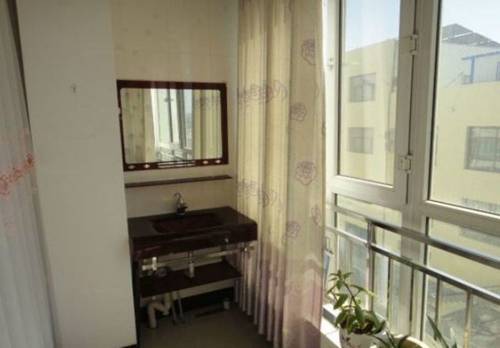 Imagen de la habitación del Ejinaqi Huyangjie Family Inn. Foto 3