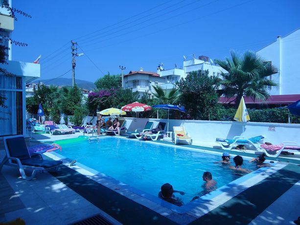 Imagen de la piscina del Ekin Hotel. Foto 16
