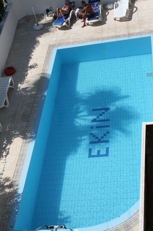 Imagen de la piscina del Ekin Hotel. Foto 17