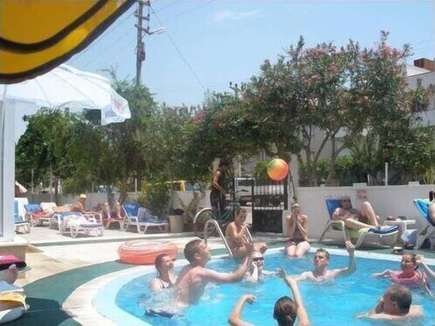 Imagen de la piscina del Ekin Hotel. Foto 20