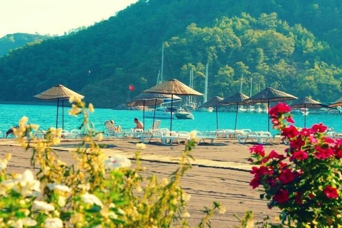 Imagen de la piscina del Ekincik Beach Hotel. Foto 19