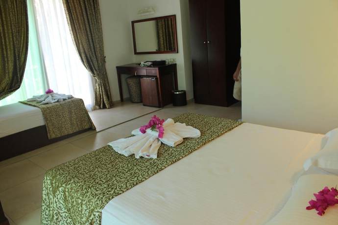 Imagen de la habitación del Ekincik Beach Hotel. Foto 15