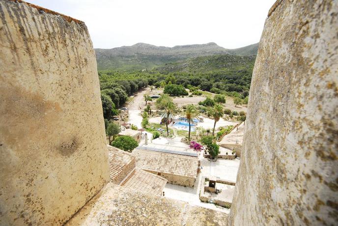 Imagen de los exteriores del El Castillo De Sa Duaia De Dalt. Foto 7