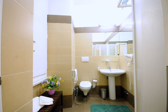 Imagen de la habitación del El Dorado Colosseum. Foto 14