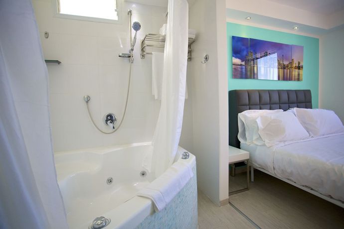 Imagen de la piscina del El Yam Luxury Resort. Foto 15