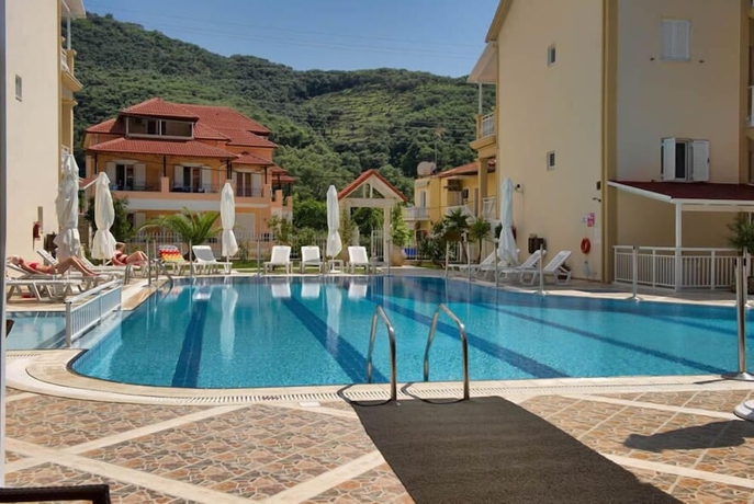 Imagen de la piscina del Elena Hotel Apartments. Foto 16