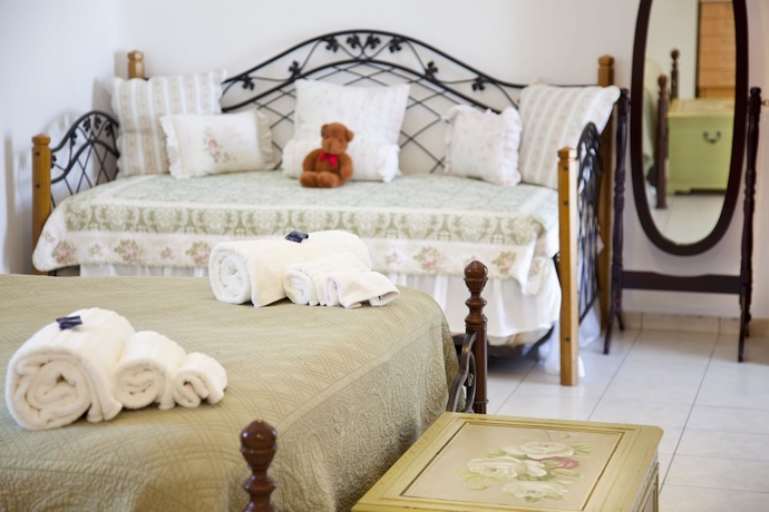 Imagen de la habitación del Eleni's Village Suites. Foto 10