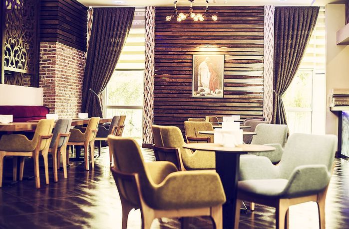 Imagen del bar/restaurante del Elgarden Hotel And Residence. Foto 4