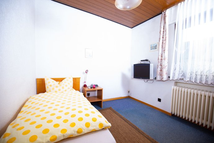 Imagen de la habitación del Elim Hotel. Foto 10