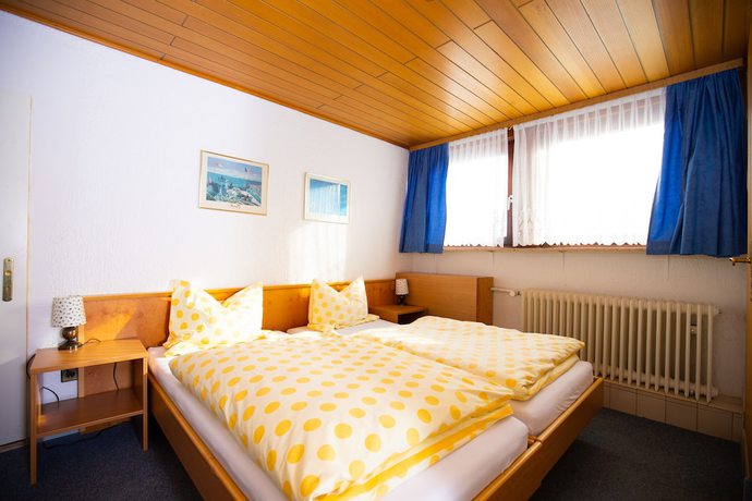 Imagen de la habitación del Elim Hotel. Foto 11