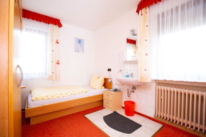 Imagen de la habitación del Elim Hotel. Foto 12