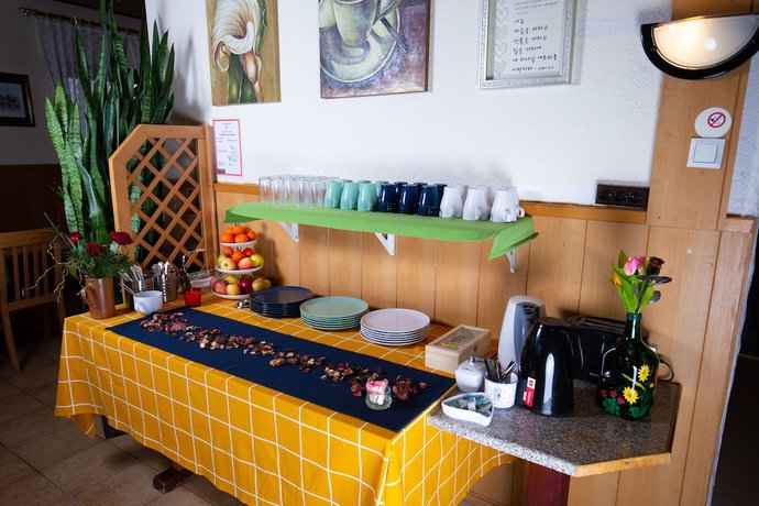 Imagen del bar/restaurante del Elim Hotel. Foto 5