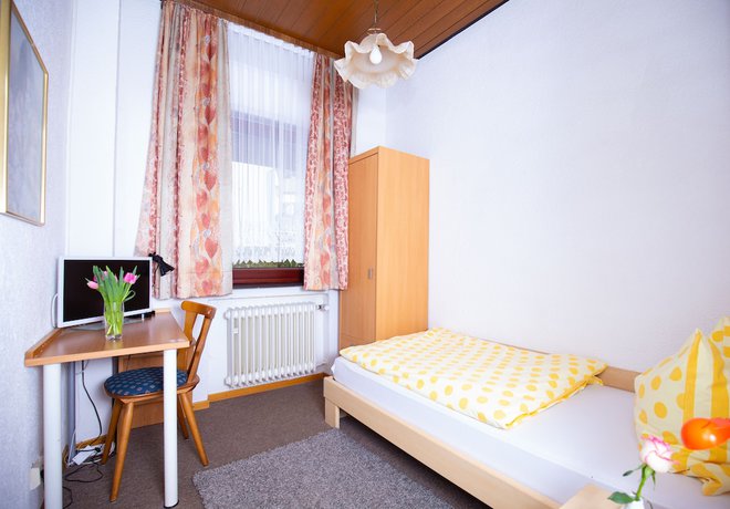 Imagen de la habitación del Elim Hotel. Foto 17