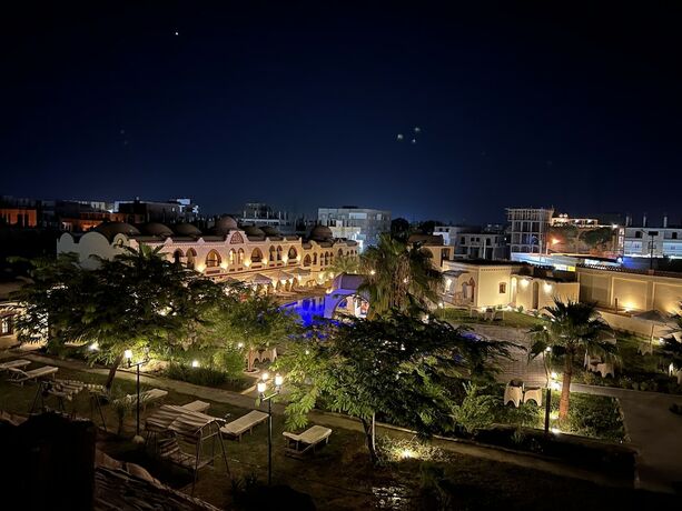 Imagen general del Elphardous Oasis Hotel. Foto 11