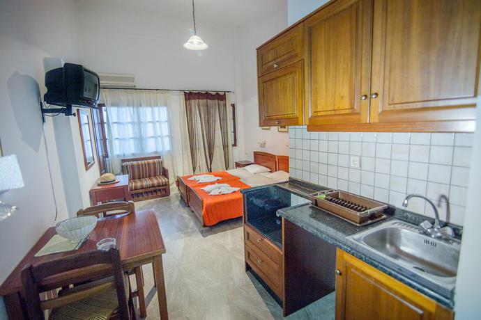 Imagen de la habitación del Elpida Aparthotel. Foto 5
