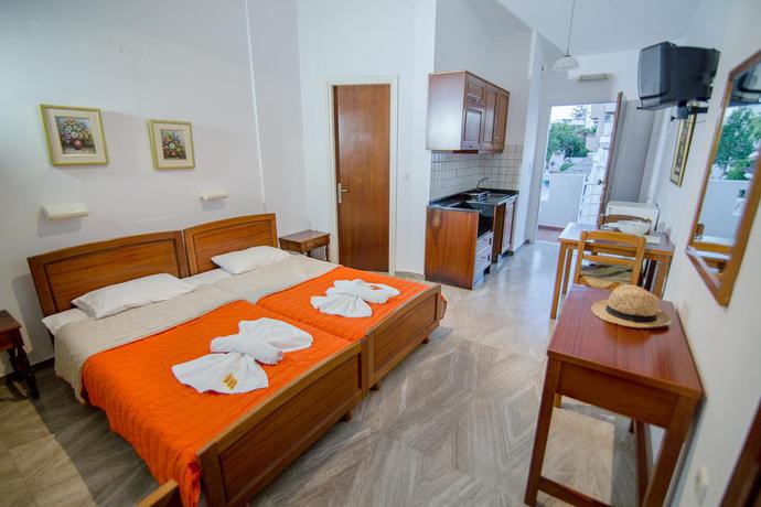 Imagen de la habitación del Elpida Aparthotel. Foto 6