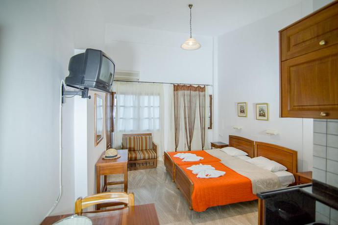 Imagen de la habitación del Elpida Aparthotel. Foto 7