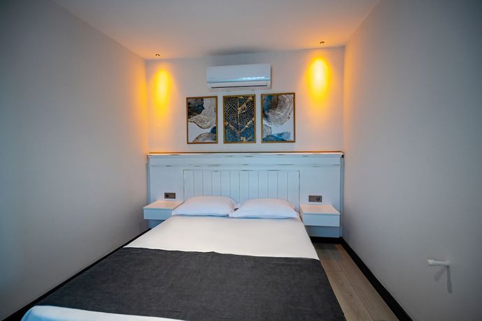 Imagen de la habitación del Eluxio Suite Hotel. Foto 14