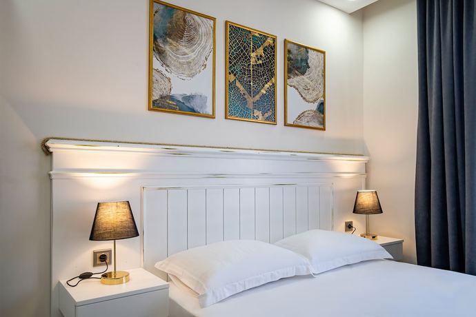 Imagen de la habitación del Eluxio Suite Hotel. Foto 16