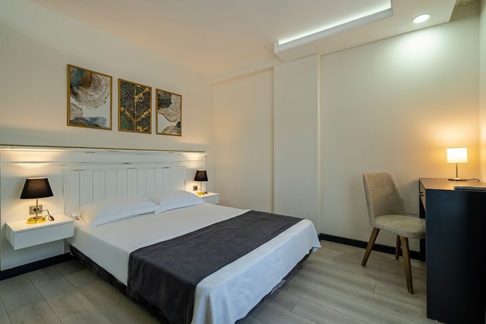 Imagen de la habitación del Eluxio Suite Hotel. Foto 17