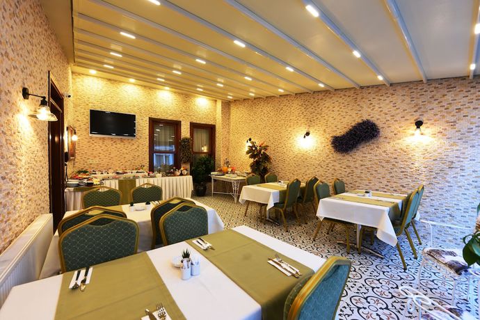 Imagen del bar/restaurante del Elyka Hotel. Foto 2